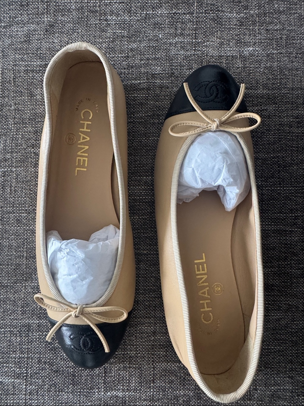 CHANEL Beige and Black Cap-Toe Leather Ballet Flats - Picture 3 of 10